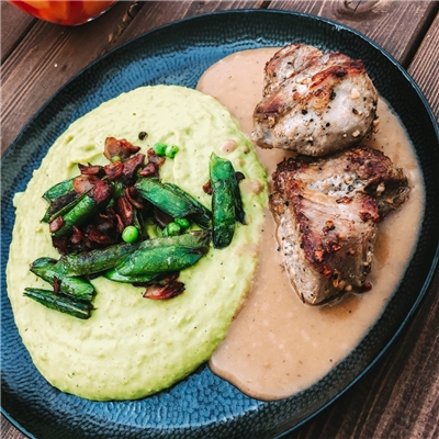 RECEPT: Grilovaná panenka s hráškovým pyré RECEPT: Grilovaná panenka s hráškovým pyré